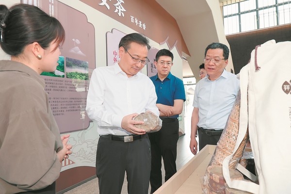 梁言顺在黄山市祁门县调研时强调 访企入村听诉求优化服务解难题 推动学习教育取得实实在在成效