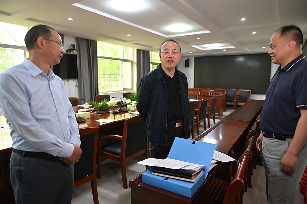 张祥安在岳西太湖督导调研 深入贯彻中央八项规定精神学习教育工作时强调 推动学习教育入脑入心见行见效 以作风大转变促进工作大提升事业大发展 廖强参加