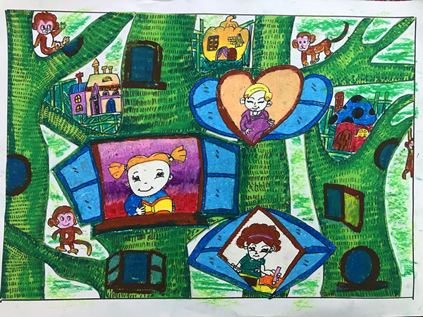 图案图画非常少的铅笔盒作文: 我有一个漂亮的文具盒,它跟我相处