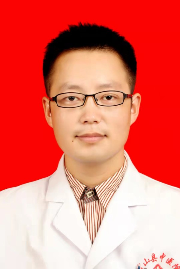 中共党员、儿科副主任医师 王强